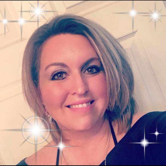 Meet your Posher, Courtney - Picture 2 of 6